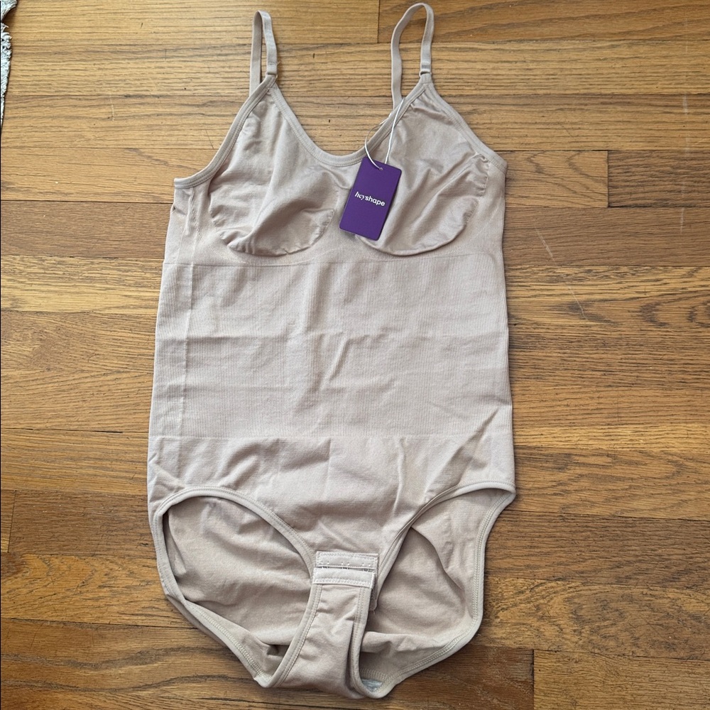🌹Hey Shape nude color body suit. Size XL. NWT.